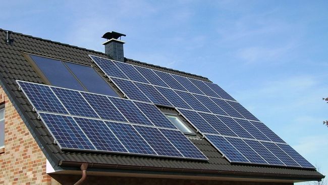Photovoltaikmodule auf einem Hausdach