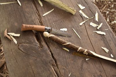 Den richtigen Umgang lernen mit Messer und Feuer durch den BUND Bremen.