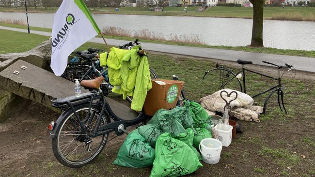 Müllsammelaktion zum Meeresschutz am Werdersee auf der Julius-Höhe