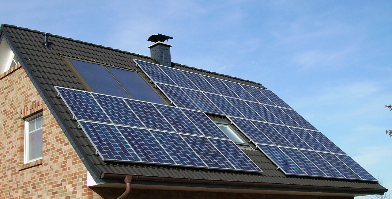 Photovoltaikmodule auf einem Hausdach